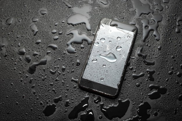 Top 5: celulares resistentes a água, quais são os melhores do mercado?
