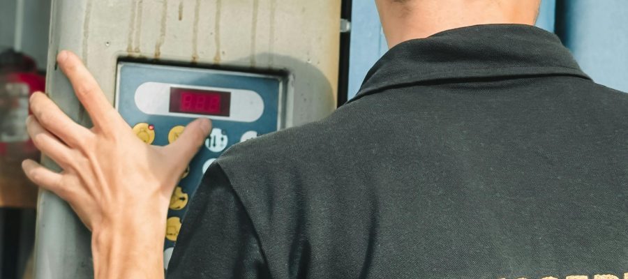 Como Evitar Falhas em Painéis de Comando na Indústria