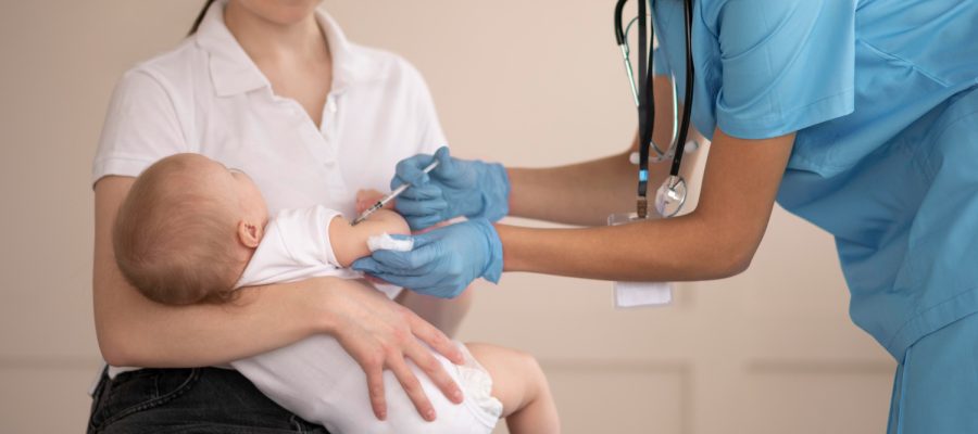 Pediatria: o guia de vacinas do bebê