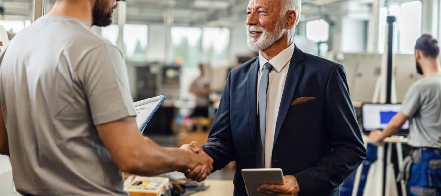 O que avaliar antes de contratar um fornecedor corporativo